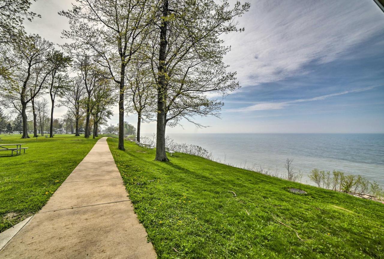 Geneva-On-The-Lake Cottage With Patio Walk To Shore Экстерьер фото